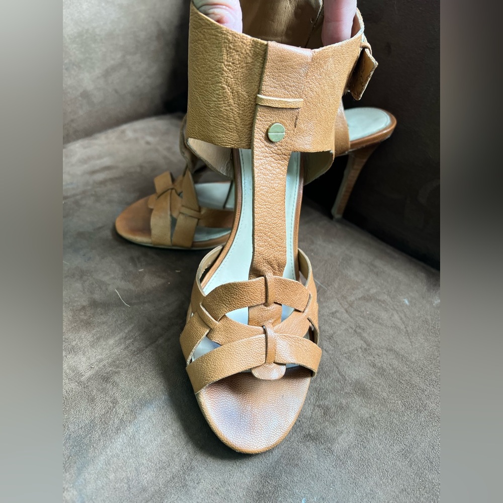 Guess Gwhyanne Tan T-Strap Hi Heel Size 9M